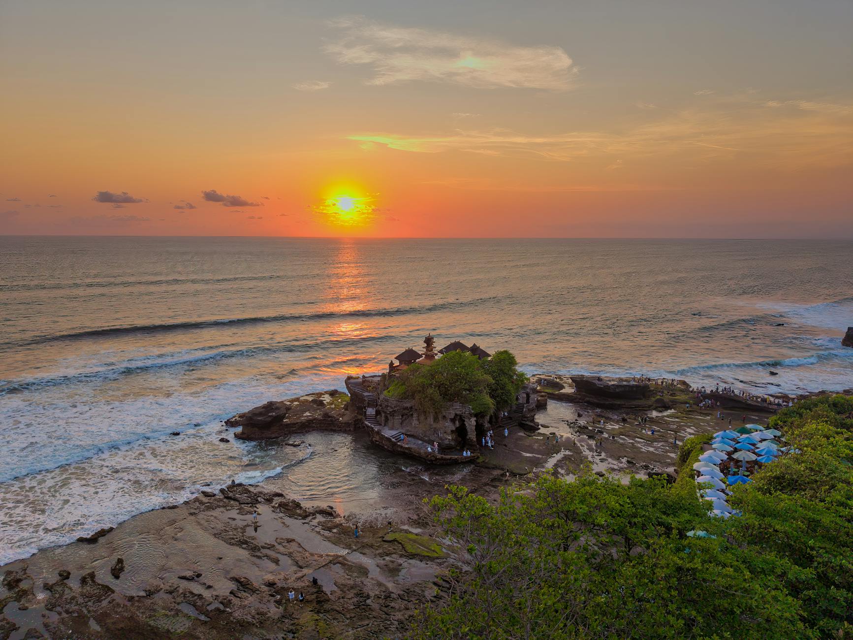 Tim profesional melakukan uji tanah di Bali untuk memastikan kualitas dan keamanan konstruksi