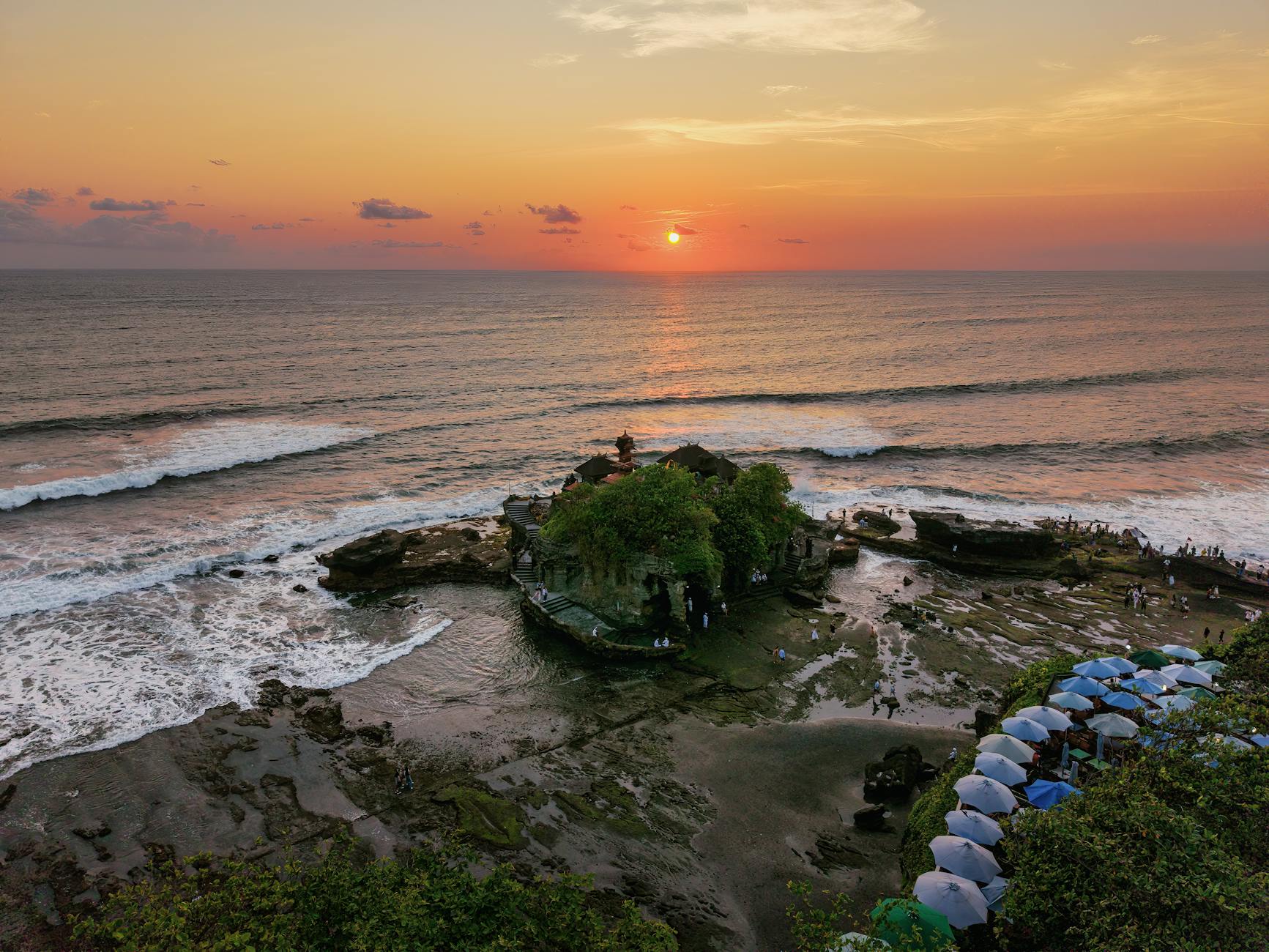 Tim ahli melakukan boring tanah di Bali dengan peralatan modern untuk proyek konstruksi yang aman dan akurat