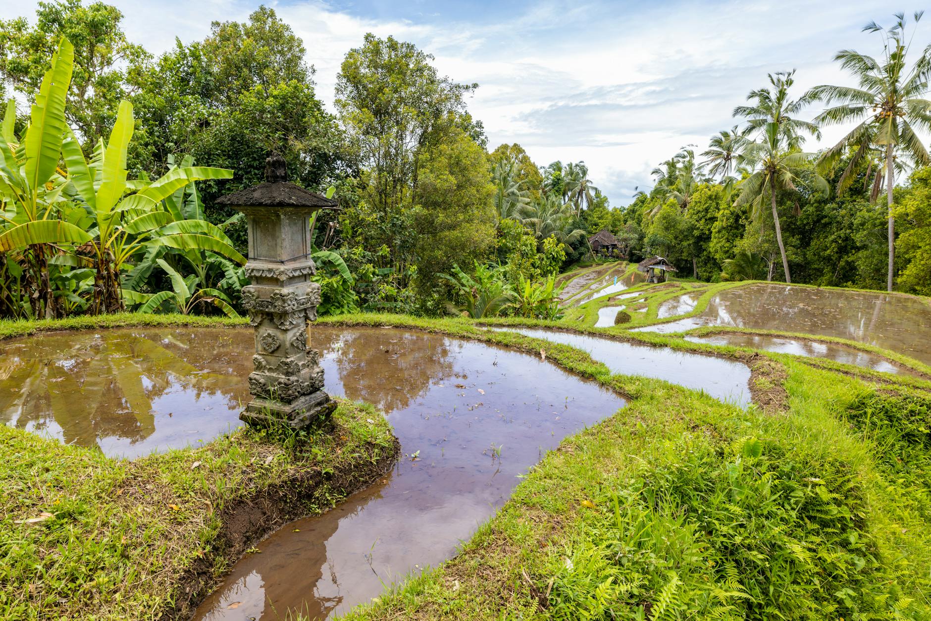 Pengujian Standard Penetration Test (SPT) di lokasi proyek konstruksi Bali menunjukkan kedalaman dan kekuatan tanah